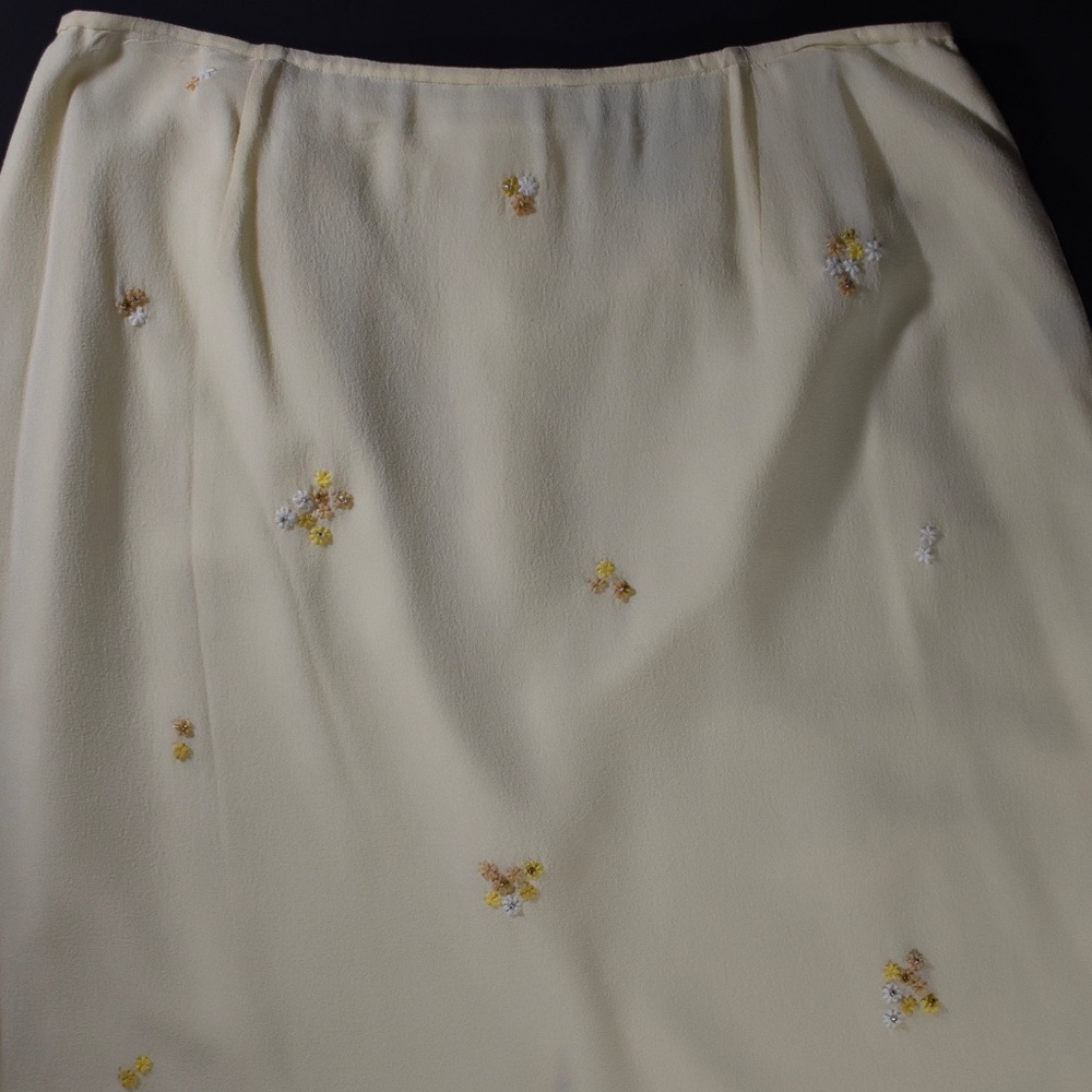 Skirt and blouse set - Picture 4 of 4